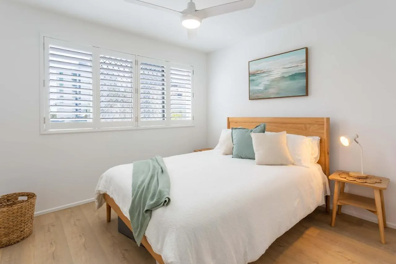 Beautifully Renovated Maroochydore Beach Apartment 澳大利亚